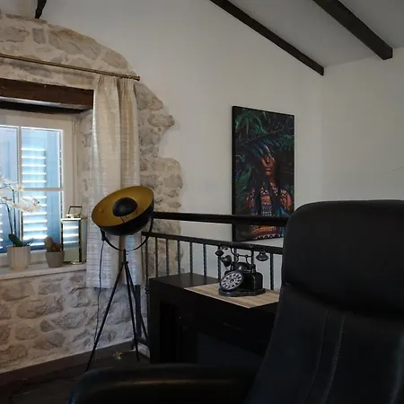 Villa Stone Antika