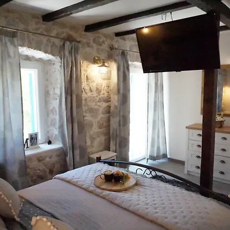 Stone Antika Villa Velika Cista (Split-Dalmatia)